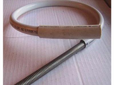 Как согнуть металлопластиковую трубу при помощи пружины